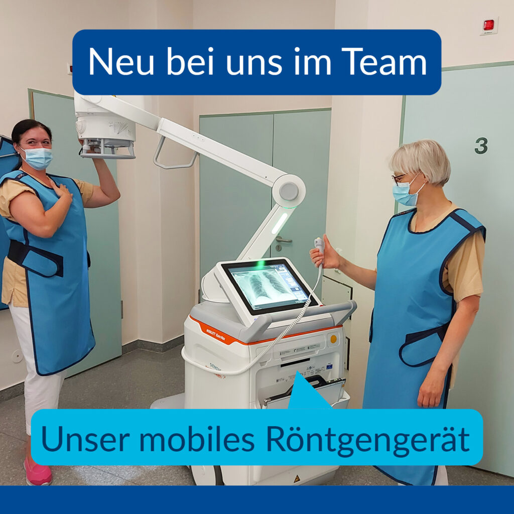 Im Bild stehen 2 Fachkräfte um ein mobiles Röntgengerät herum. Im Text steht: "Neu bei uns im Team. Unser mobiles Röntgengerät."