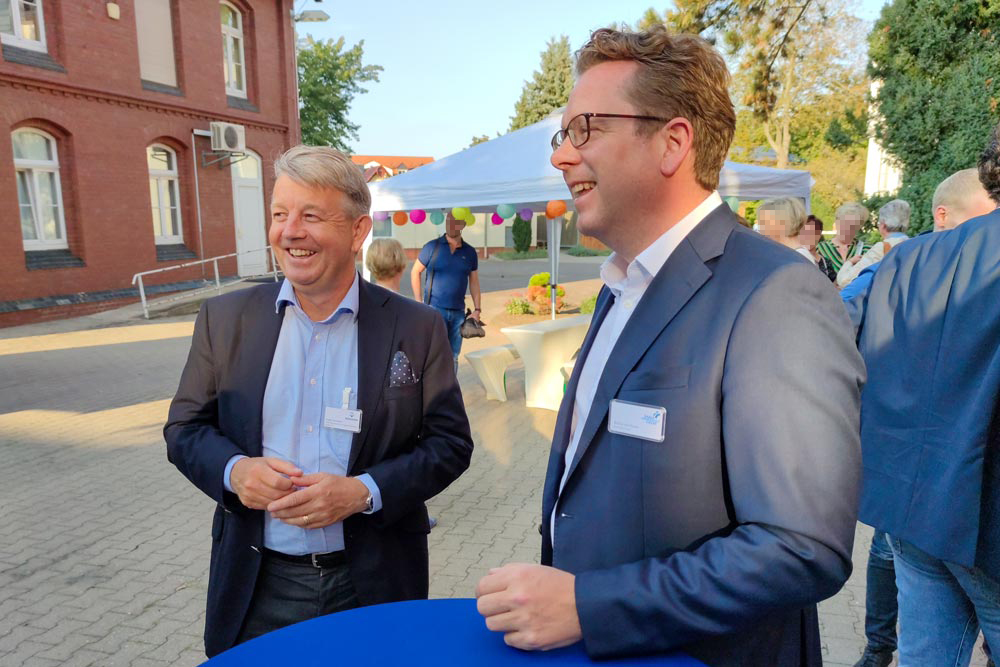 COO Medicover Diagnostic Services Staffan Ternstrom und Geschäftsführer Nicolas von Oppen