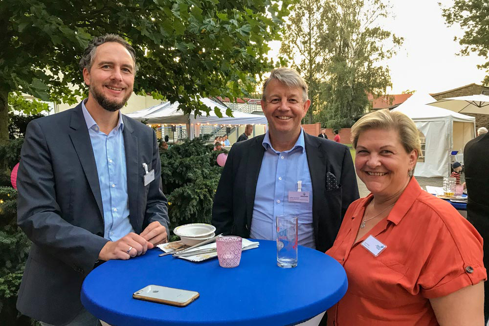 Geschäftsführer Dr. Kristian Koch, COO Medicover Diagnostic Services Staffan Ternstrom und Pflegedienstleiterin Jana Philipp.
